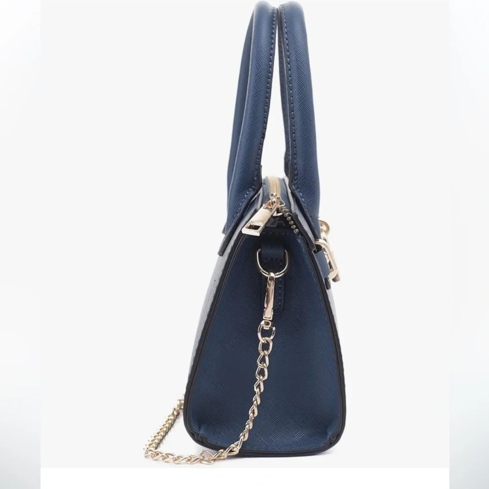 Little vegan leather bag with gold lock and top handle